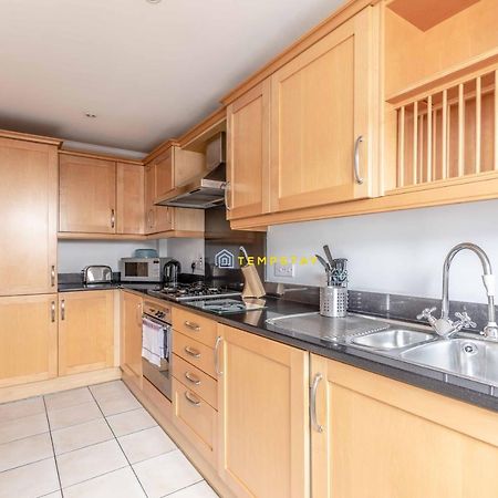Perfect Spot In Central Windsor & Free Parking! Экстерьер фото