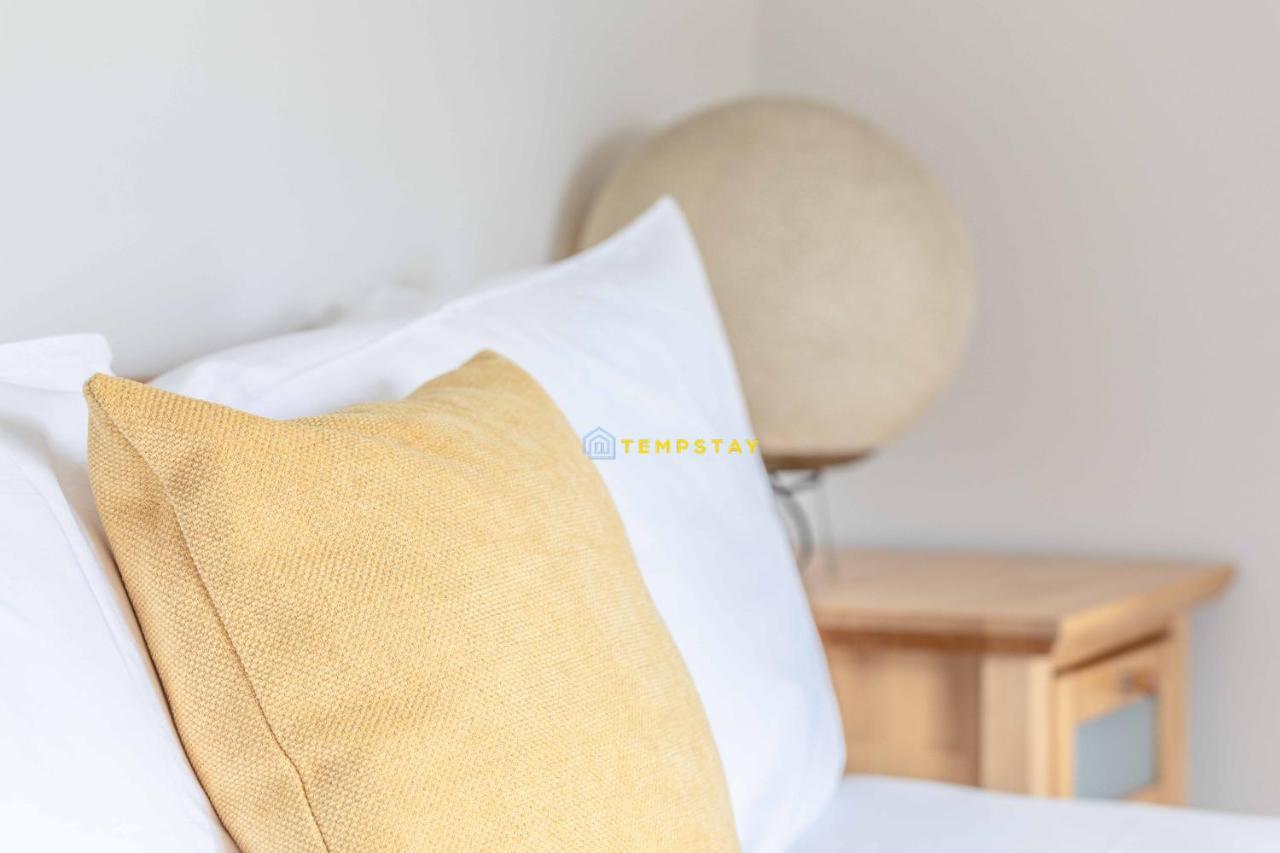 Perfect Spot In Central Windsor & Free Parking! Экстерьер фото