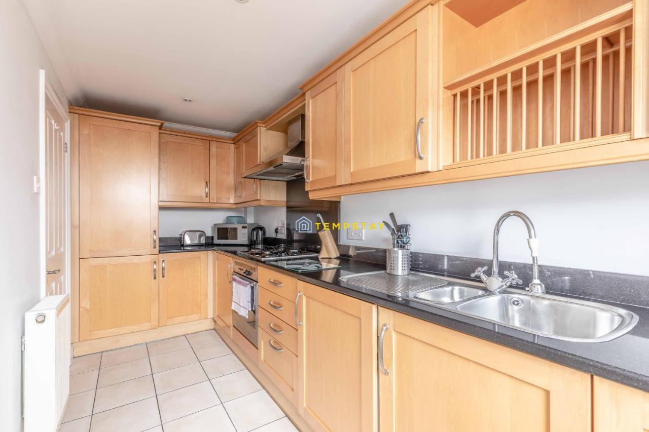 Perfect Spot In Central Windsor & Free Parking! Экстерьер фото
