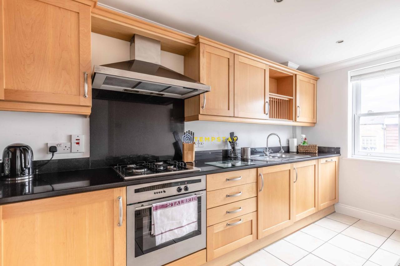 Perfect Spot In Central Windsor & Free Parking! Экстерьер фото