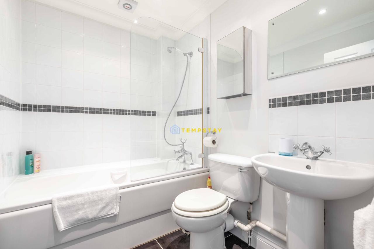 Perfect Spot In Central Windsor & Free Parking! Экстерьер фото
