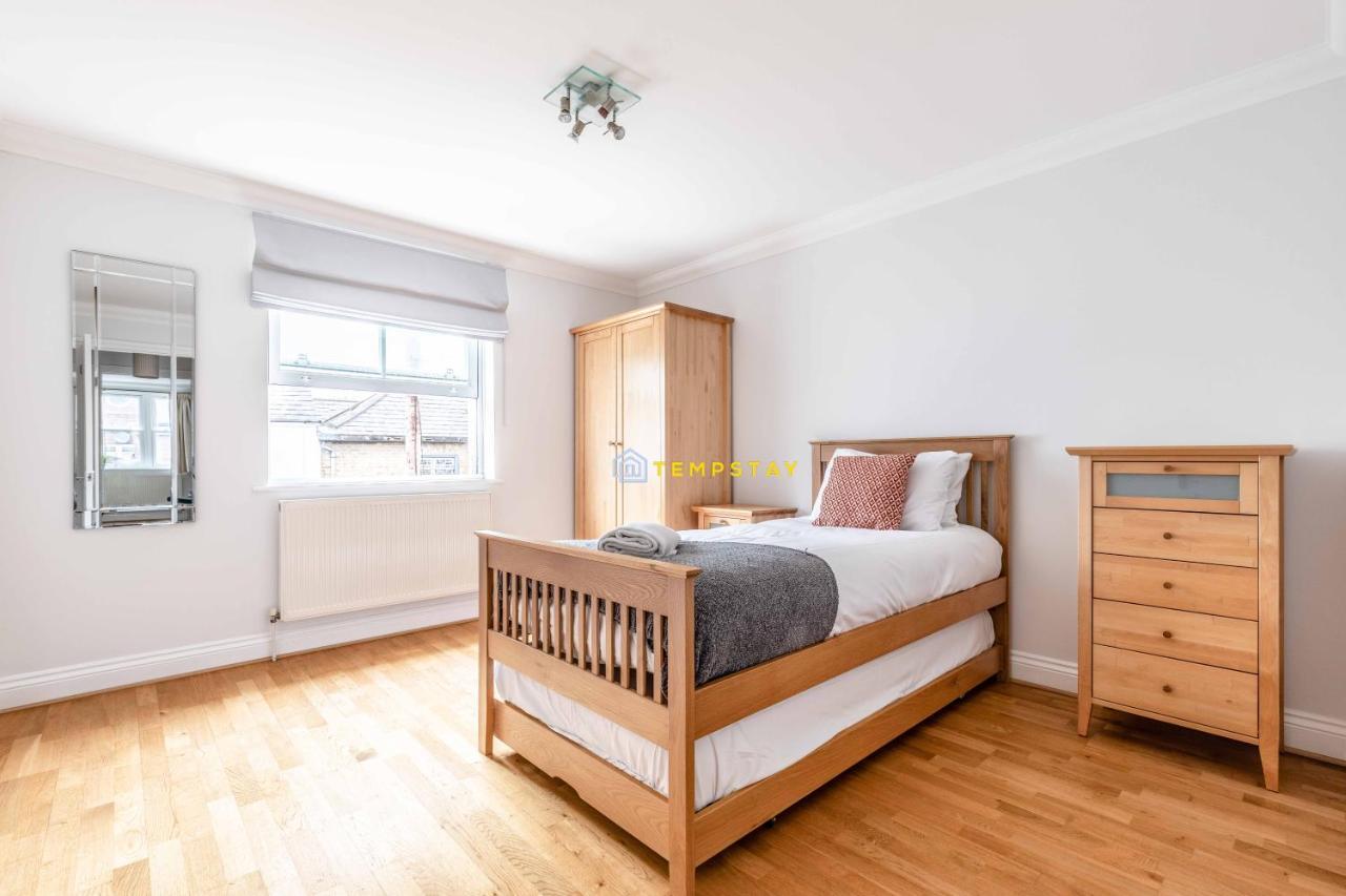 Perfect Spot In Central Windsor & Free Parking! Экстерьер фото